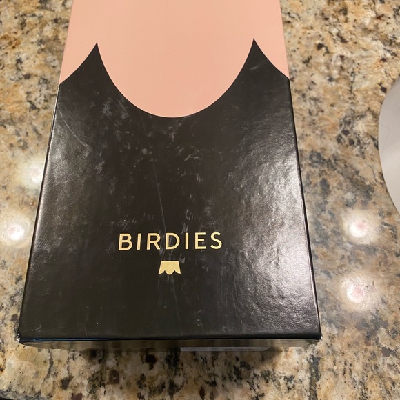 Birdies the Swan Flats - Picture 3 of 8